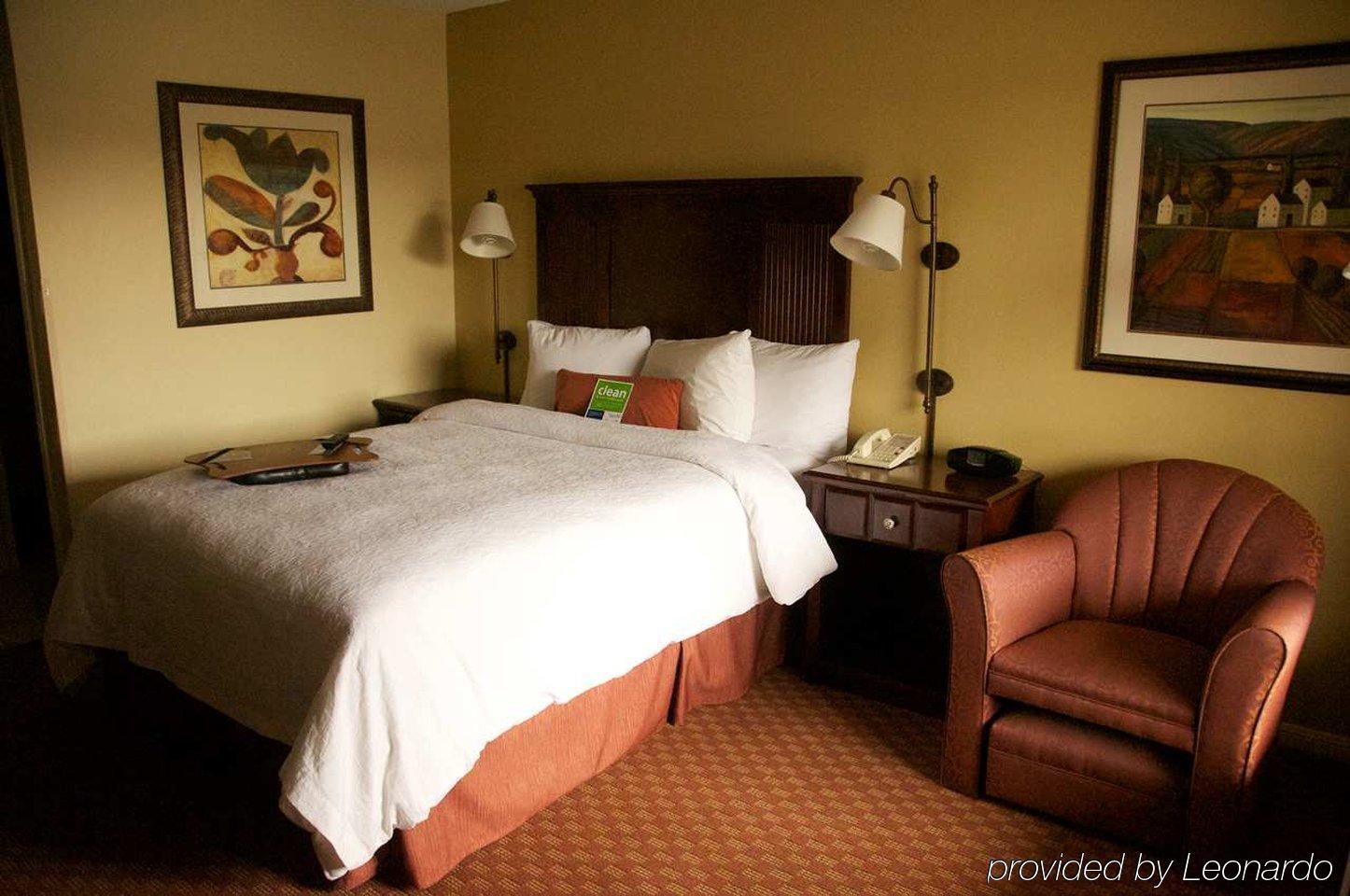 Baymont Inn & Suites By Wyndham The Woodlands Shenandoah Room photo